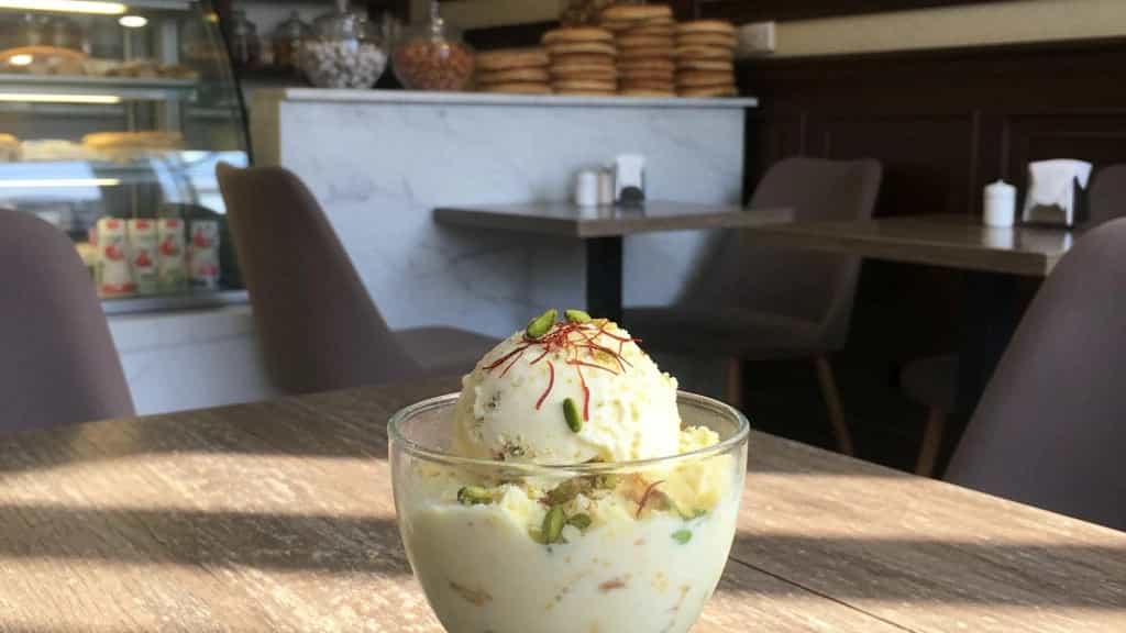 کافه بستنی و شیرینی کوزه چی در رشت